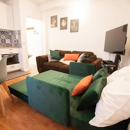 2 Pièces Chic à Paris